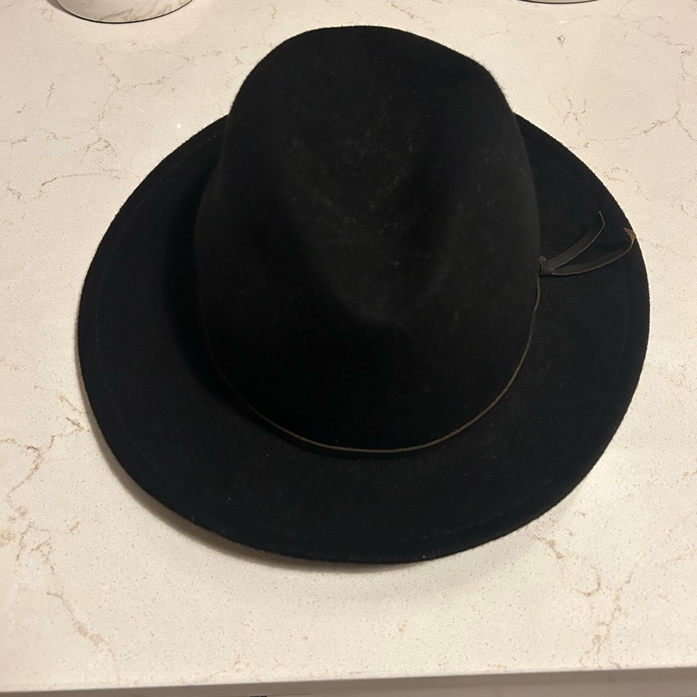 Yellow Box Black Classic Felt Hat